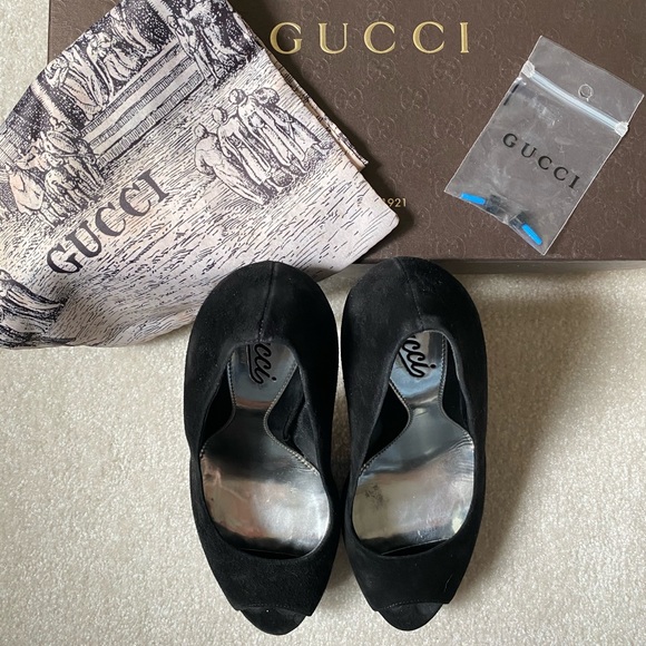 BLACK GUCCI PEEP TOES - Picture 1 of 3